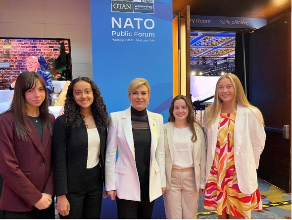 Four students with Kolinda Grabar-Kitarović, former President of Croatia